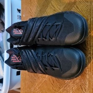 Nike Kyrie 2 "Bright Crimson"